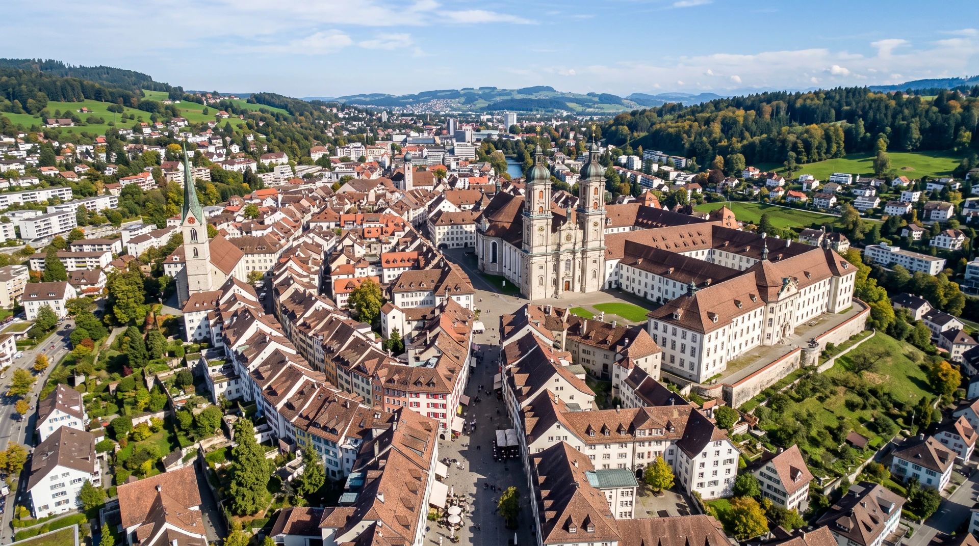Wärmepumpe Aussengerät an Einfamilienhaus im St. Galler Rheintal